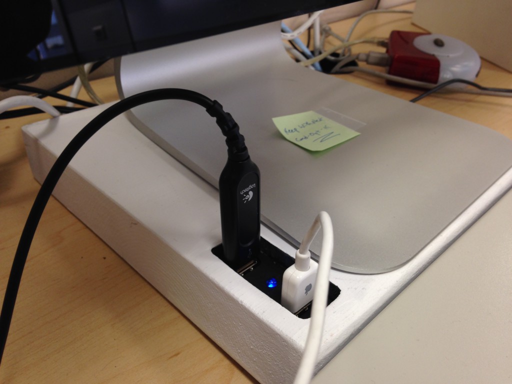 USB monitor riser